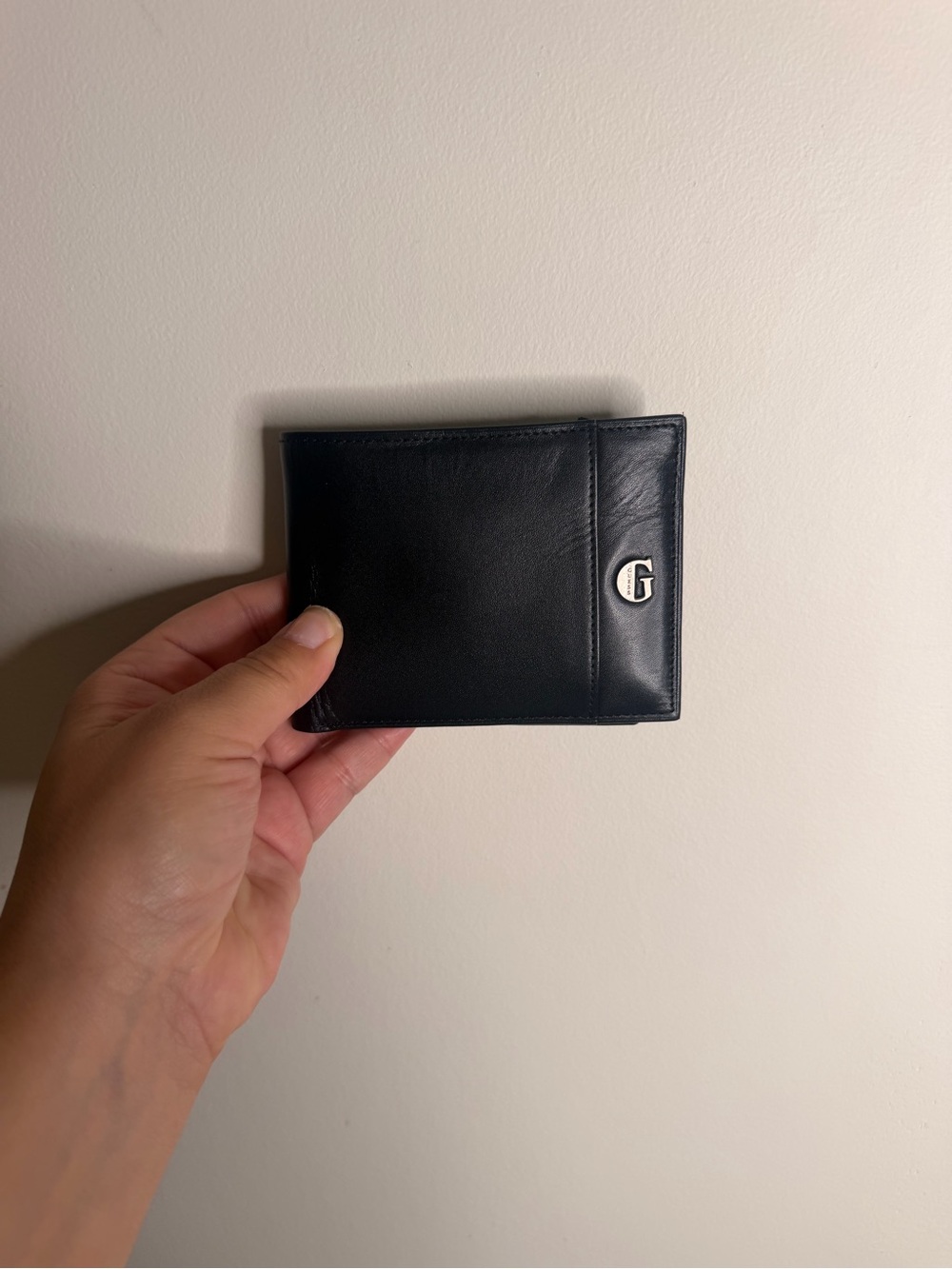 Guess Black Men's Card Holder with Silver G Emblem